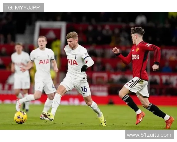 瓦伦西亚与曼联激战正酣比分揭晓引发球迷热议